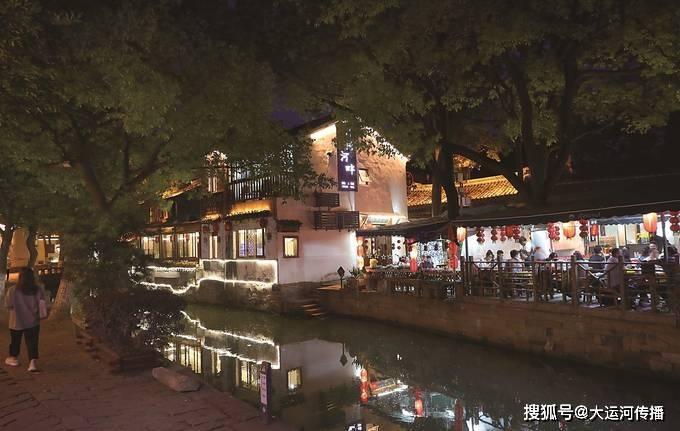 之前做主播,每天都是一个人,习惯了一个人的感觉,现在重新去上班,跟同事格格不入,融不进去怎么办?-知识问答网页,快速解答你的疑惑